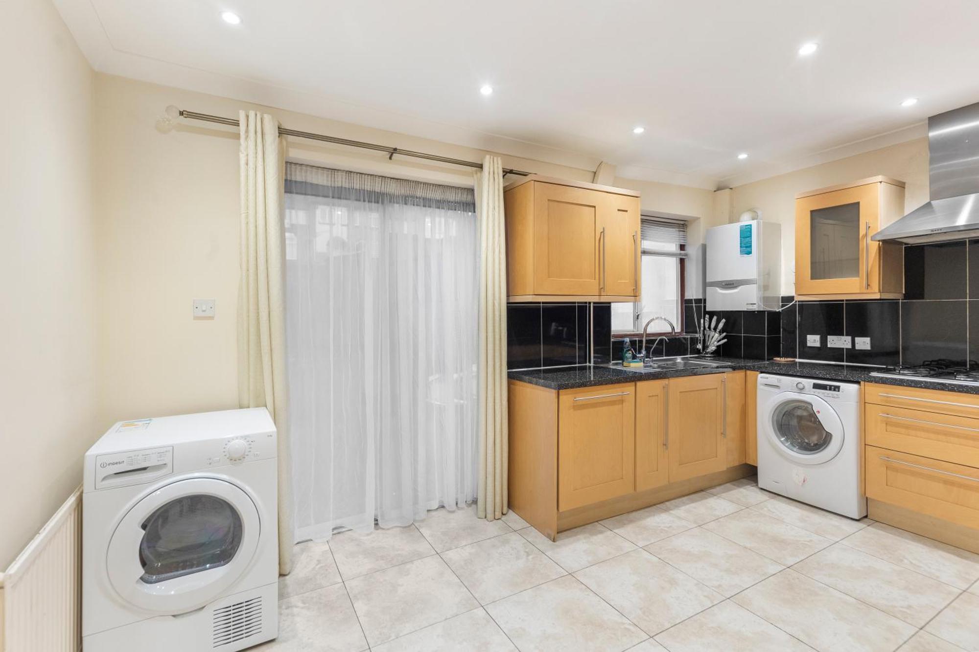 Spacious 4 Bedroom House * Londra