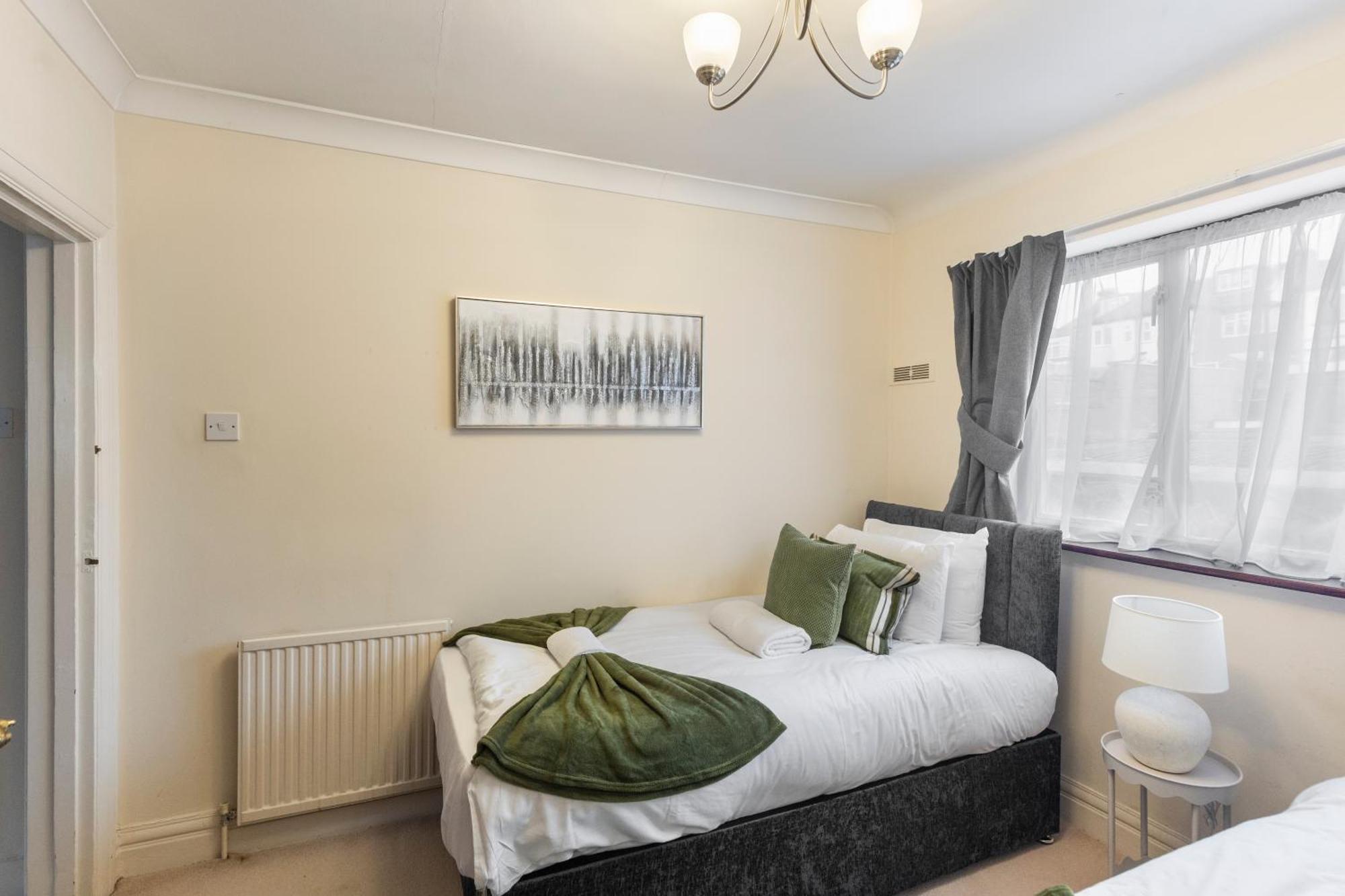Spacious 4 Bedroom House Casa vacanze Londra