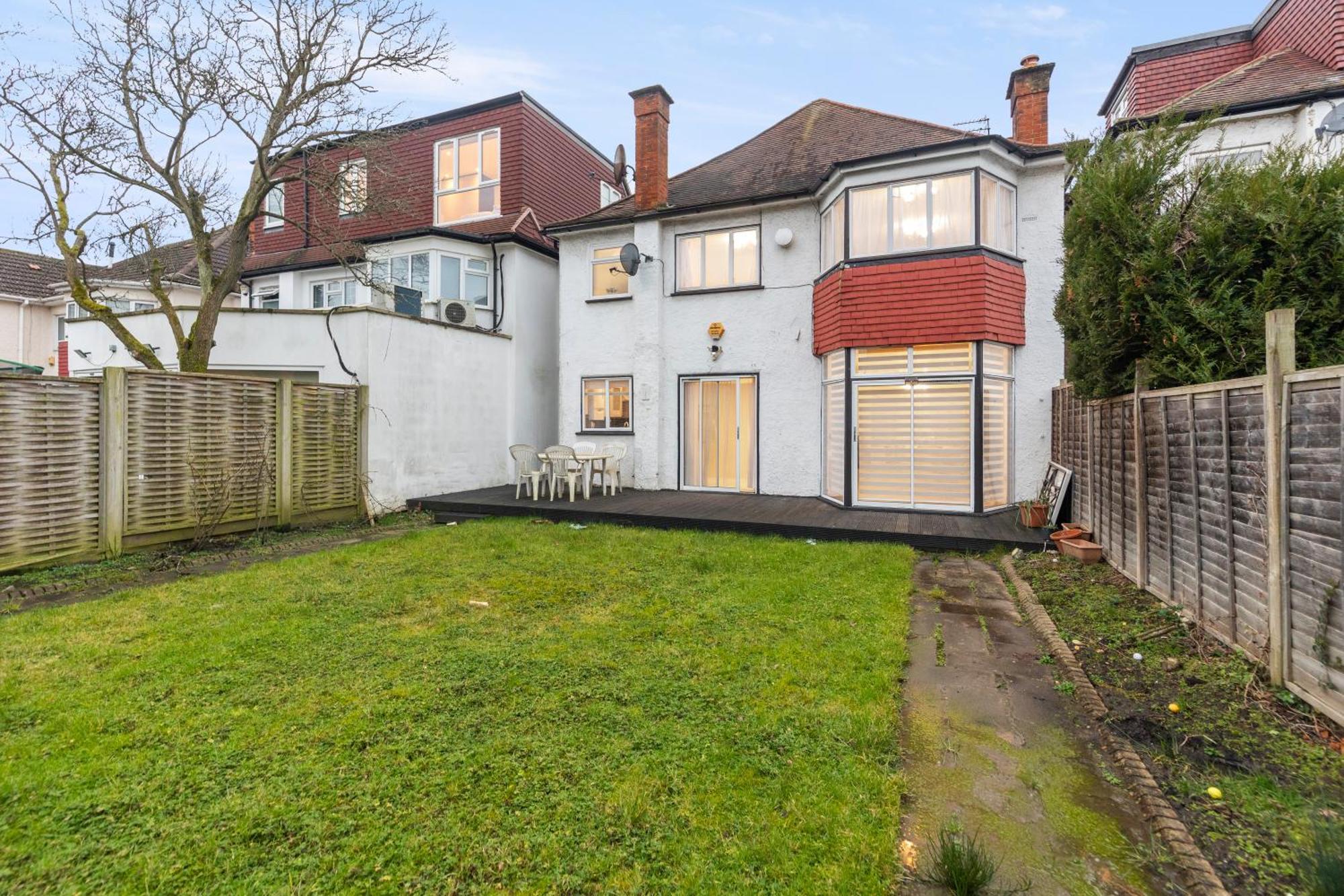 Spacious 4 Bedroom House Londra